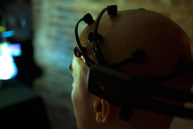 Cerebrum Peculiaris This interactive exhibit monitored brain waves via an EKG headset.